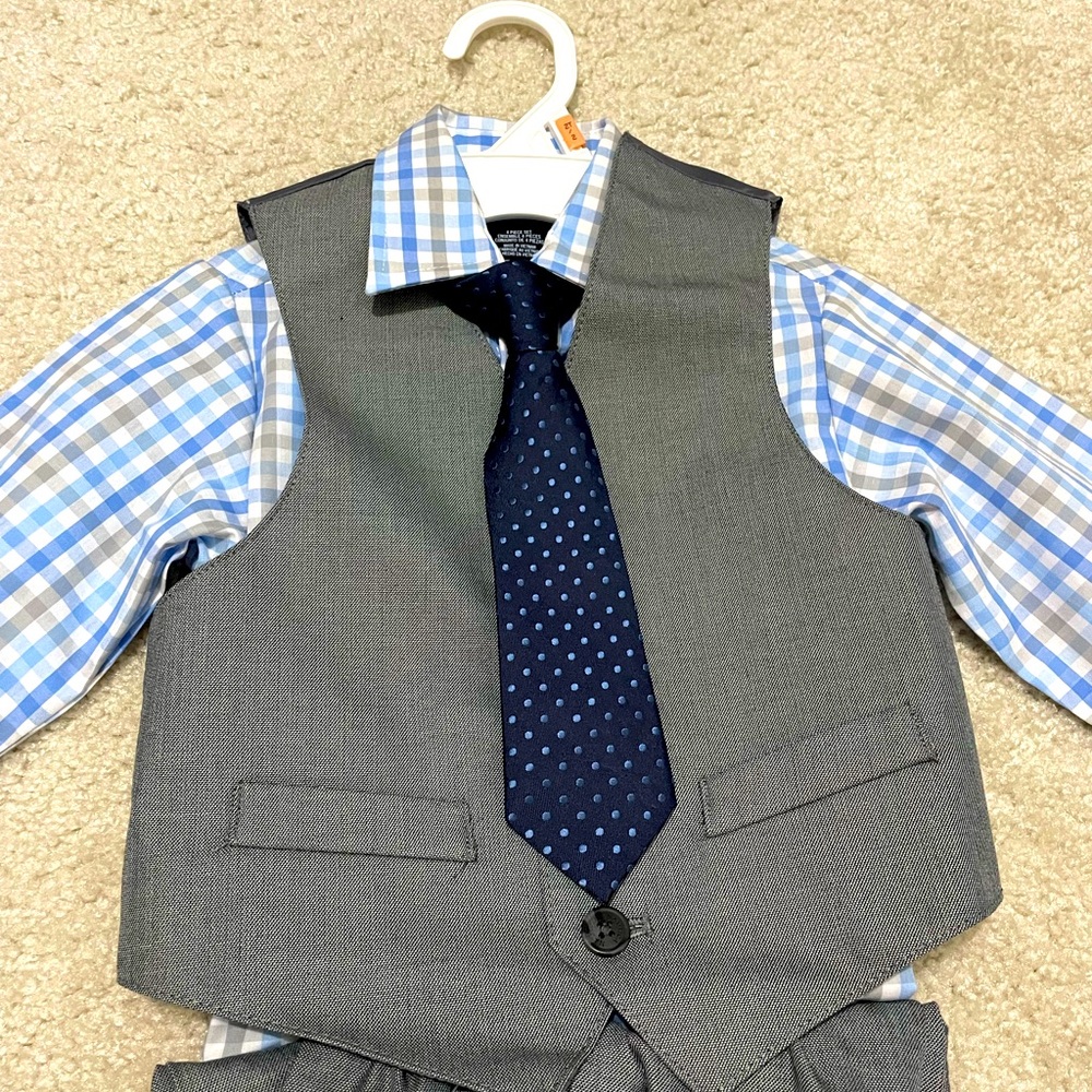 NEW WITH TAGS ✨ Nautica 2T Three Piece Suit